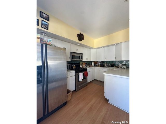  6 BR,  4.00 BTH &nbsp;House style home in Stapleton