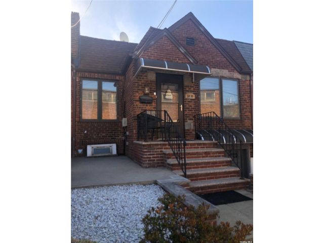 2 BR,  2.00 BTH &nbsp;Hi ranch style home in Maspeth