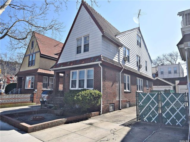  5 BR,  3.00 BTH &nbsp;Other style home in Glendale