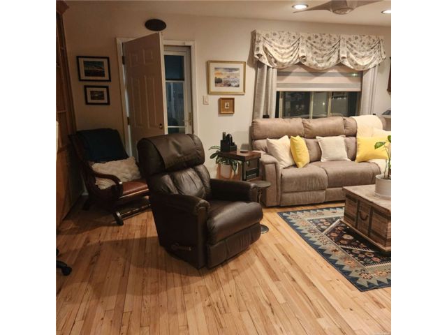  3 BR,  3.00 BTH &nbsp;Townhouse style home in Bayside