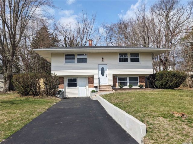  4 BR,  2.00 BTH &nbsp;Hi ranch style home in East Setauket