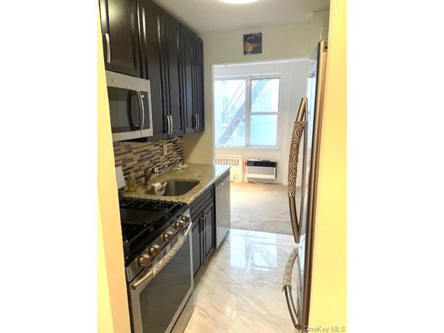 Studio,  1.00 BTH &nbsp;Other style home in Yonkers