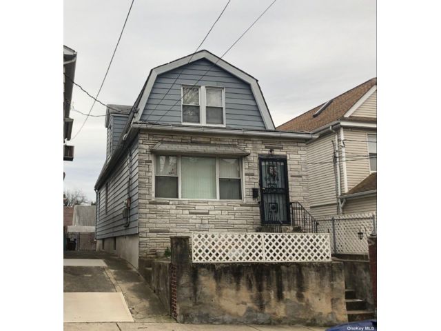  4 BR,  1.00 BTH &nbsp;Two story style home in Maspeth