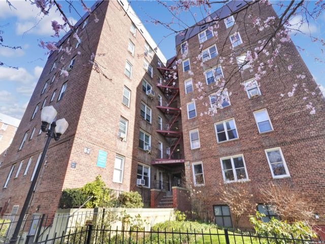 Studio,  0.00 BTH &nbsp;House style home in Forest Hills