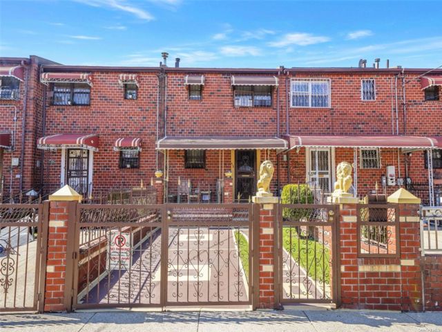  2 BR,  2.00 BTH &nbsp;Two story style home in East New York