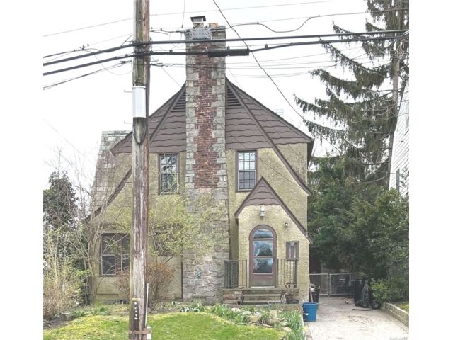  3 BR,  2.00 BTH &nbsp;Tudor style home in Douglaston