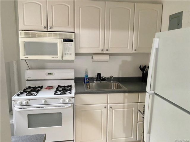  1 BR,  1.00 BTH &nbsp;Other style home in Yonkers