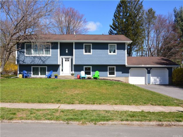  4 BR,  3.00 BTH &nbsp;Bi-level style home in Monroe