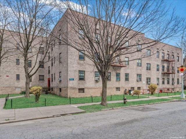  1 BR,  1.00 BTH &nbsp;Garden style home in New York