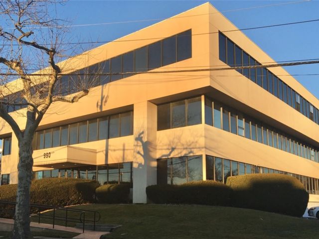 Studio,  3.00 BTH &nbsp;Other style home in Westbury