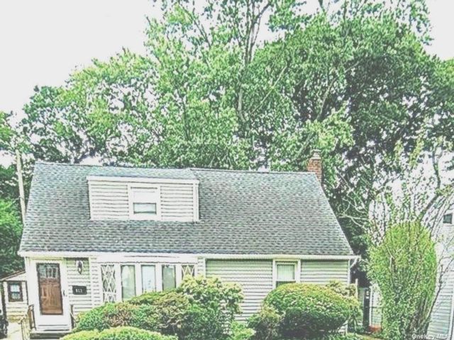  4 BR,  2.00 BTH &nbsp;Cape cod style home in Franklin Square