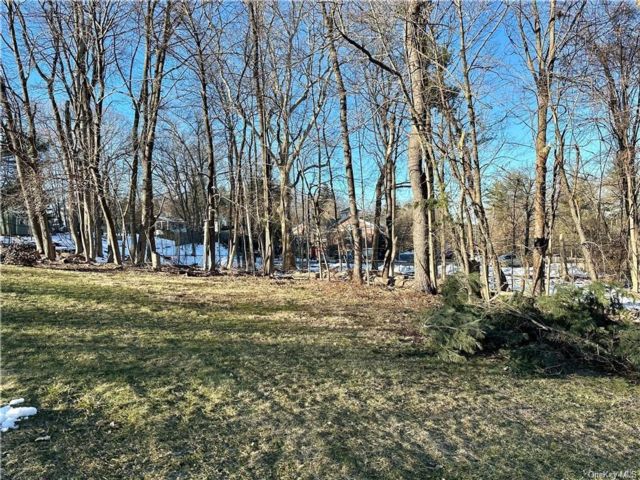  4 BR,  4.00 BTH &nbsp;Colonial style home in West Nyack
