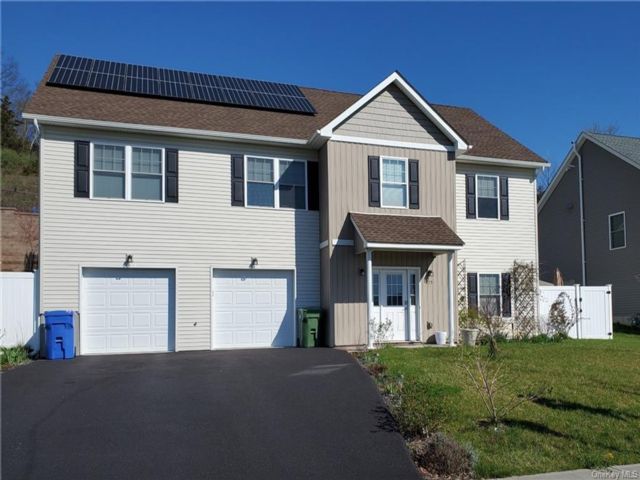  4 BR,  3.00 BTH &nbsp;Raised ranch style home in Goshen