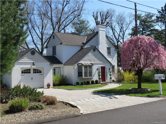  3 BR,  2.00 BTH &nbsp;Tudor style home in Greenburgh
