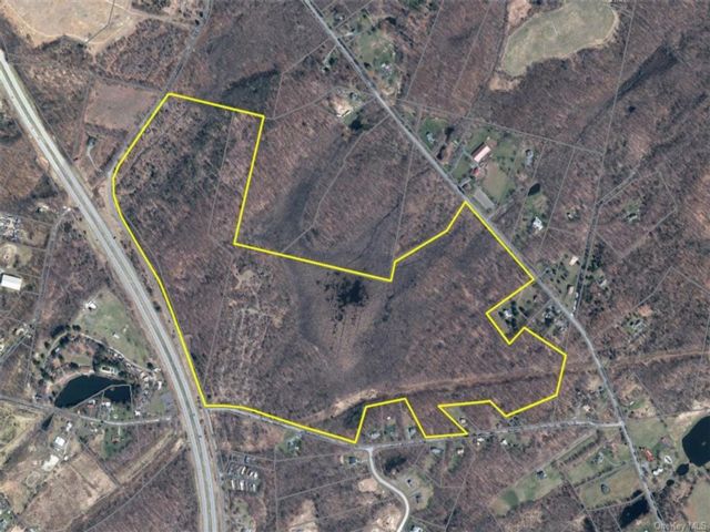 Lot <b>Size:</b>  &nbsp;House style home in Middletown