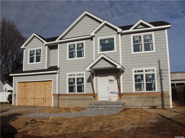  4 BR,  3.00 BTH &nbsp;Colonial style home in Massapequa