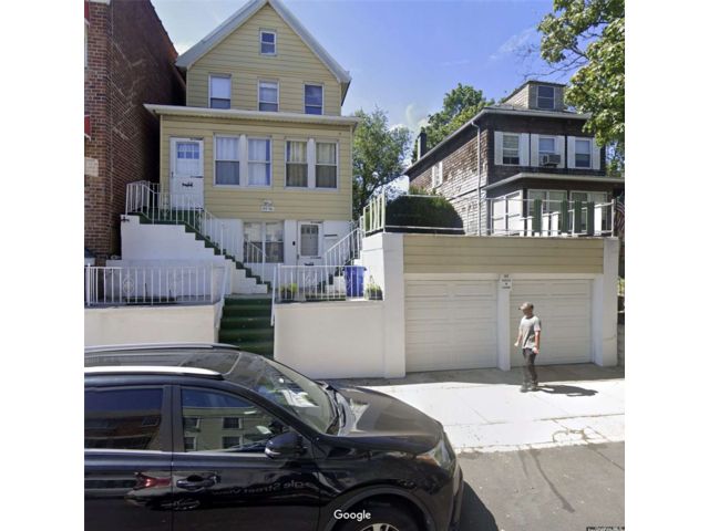 Lot <b>Size:</b> 40x100 &nbsp;Land style home in Woodside