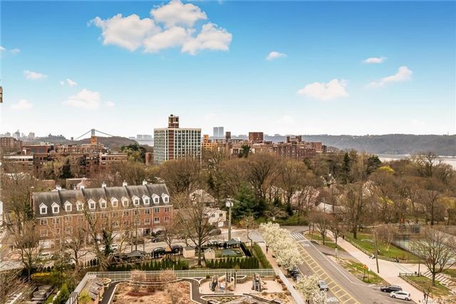  1 BR,  1.00 BTH &nbsp;High rise style home in Kingsbridge