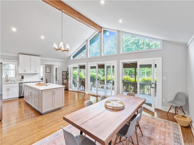  3 BR,  2.00 BTH &nbsp;Exp ranch style home in East Marion