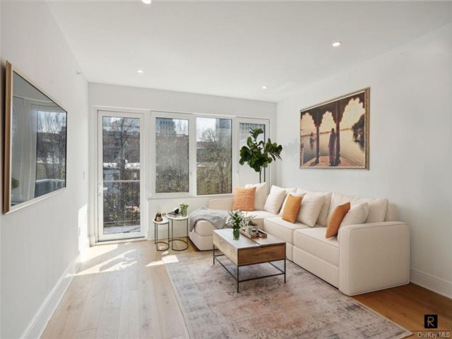  2 BR,  2.00 BTH &nbsp;Condo style home in Clinton Hill