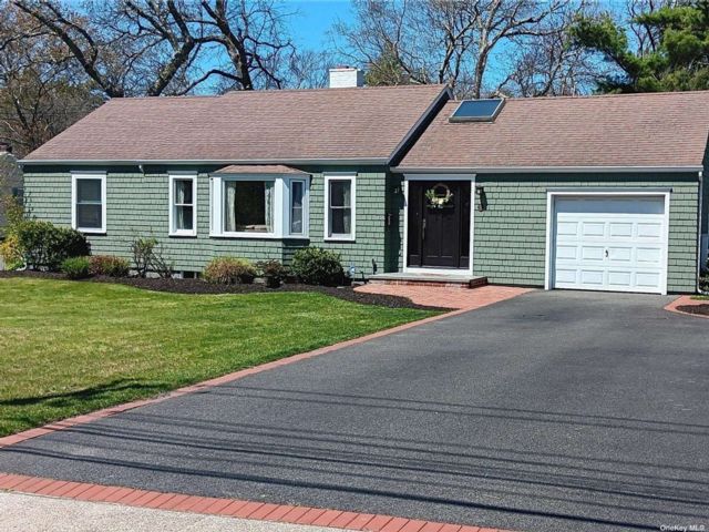  3 BR,  1.00 BTH &nbsp;Ranch style home in Sayville