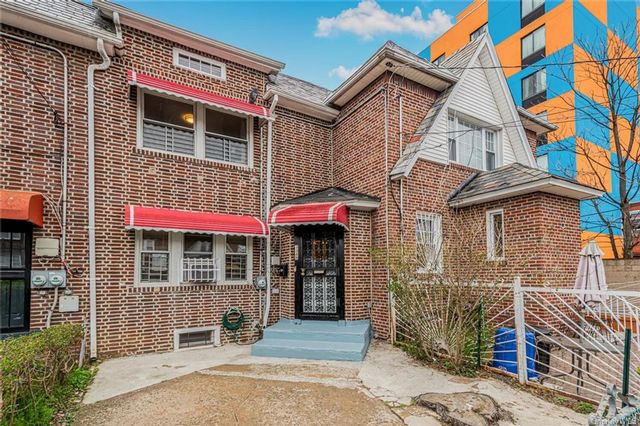  3 BR,  2.00 BTH &nbsp;Townhouse style home in Esplanade