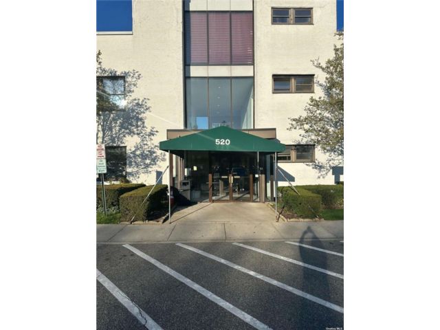 Studio,  0.00 BTH &nbsp;Commercial style home in Garden City