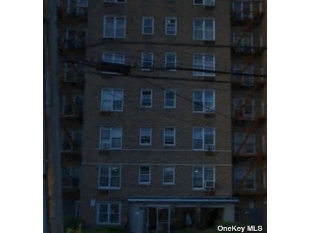  1 BR,  1.00 BTH &nbsp;Other style home in Rego Park