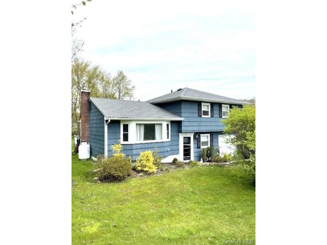  3 BR,  2.00 BTH &nbsp;Split level style home in Yorktown