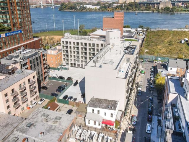 Lot <b>Size:</b> 50x124 &nbsp;Land style home in Long Island City