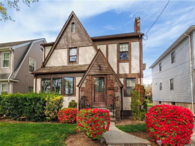  3 BR,  2.00 BTH &nbsp;Tudor style home in Floral Park