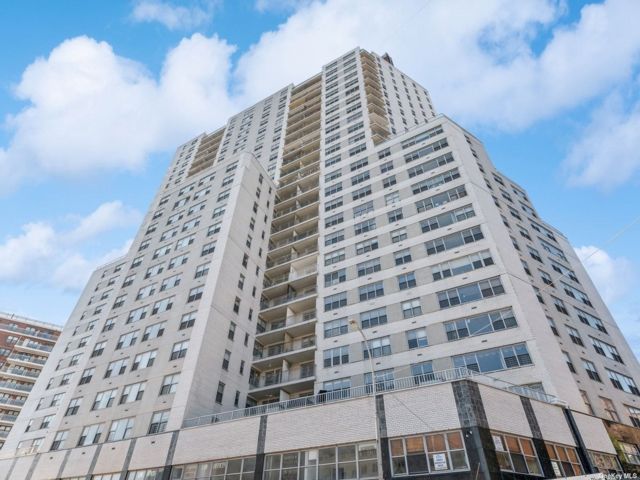  1 BR,  1.00 BTH &nbsp;High rise style home in Kew Gardens