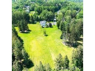 Lot <b>Size:</b>  &nbsp;Land style home in Southeast