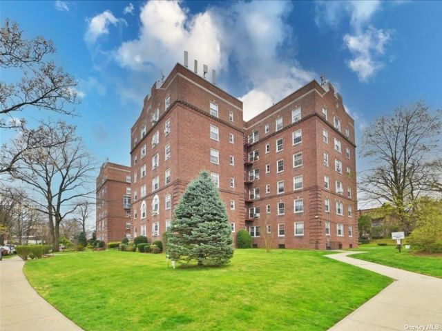  2 BR,  1.00 BTH &nbsp;Other style home in Jamaica Estates