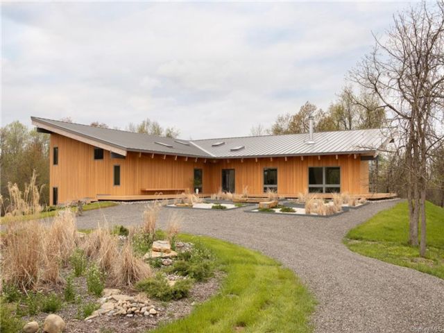  4 BR,  5.00 BTH &nbsp;Contemporary style home in Germantown