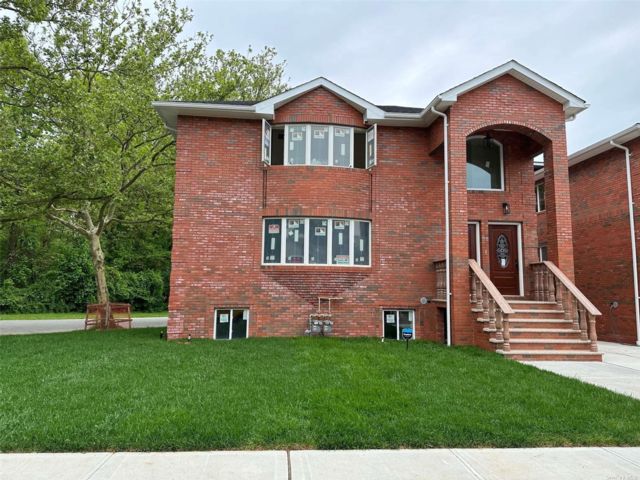  6 BR,  5.00 BTH &nbsp;Contemporary style home in Bayside