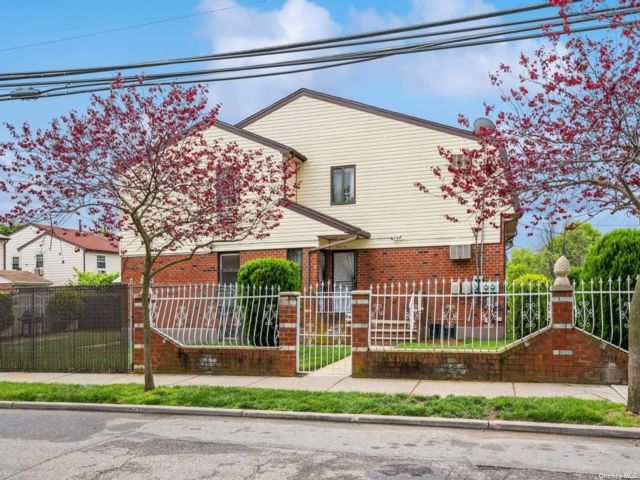  7 BR,  5.00 BTH &nbsp;House style home in Springfield Gardens