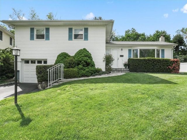  3 BR,  2.00 BTH &nbsp;House style home in Cortlandt
