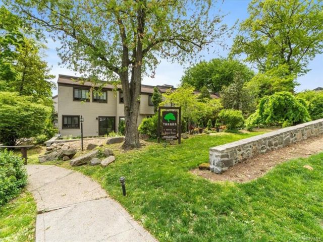  3 BR,  3.00 BTH &nbsp;Townhouse style home in Yonkers