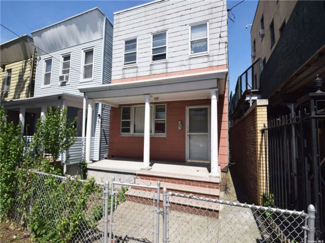  2 BR,  1.00 BTH &nbsp;Chalet style home in Ozone Park