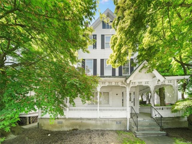  4 BR,  0.00 BTH &nbsp;House style home in Peekskill