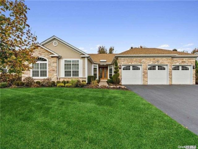  4 BR,  3.00 BTH &nbsp;Ranch style home in Saint James