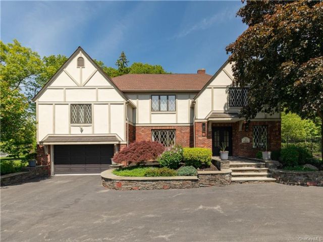  4 BR,  5.00 BTH &nbsp;Tudor style home in Poughkeepsie City