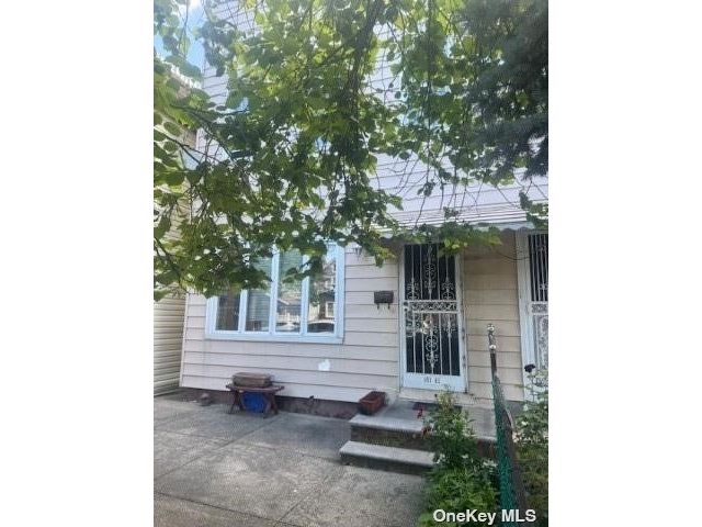  3 BR,  1.00 BTH &nbsp;Colonial style home in Richmond Hill