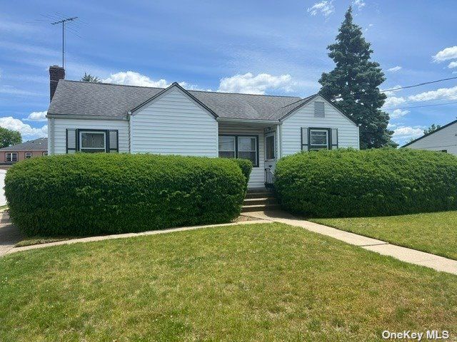  3 BR,  1.00 BTH &nbsp;Ranch style home in East Meadow