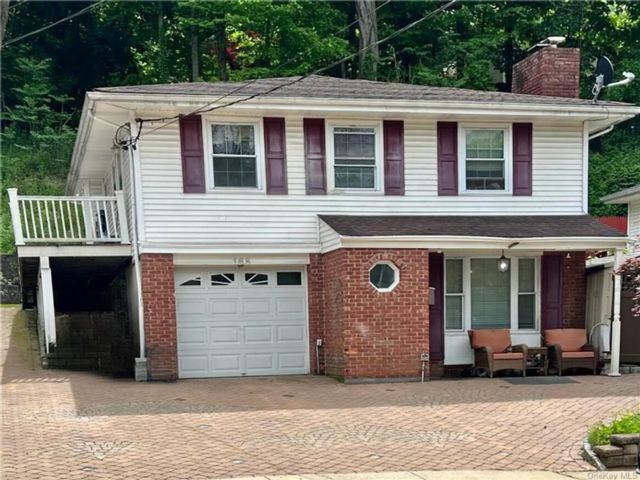  4 BR,  2.00 BTH &nbsp;Split level style home in Cortlandt