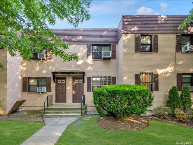  3 BR,  1.00 BTH &nbsp;Other style home in Flushing