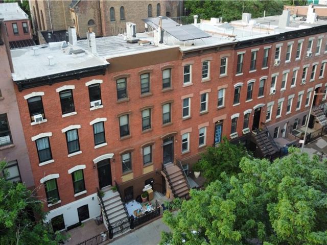  6 BR,  4.00 BTH &nbsp;House style home in New York (manhattan)