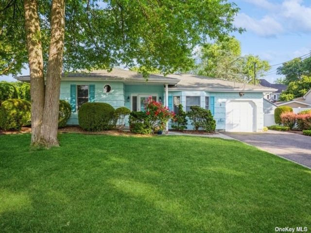  3 BR,  1.00 BTH &nbsp;Ranch style home in Blue Point