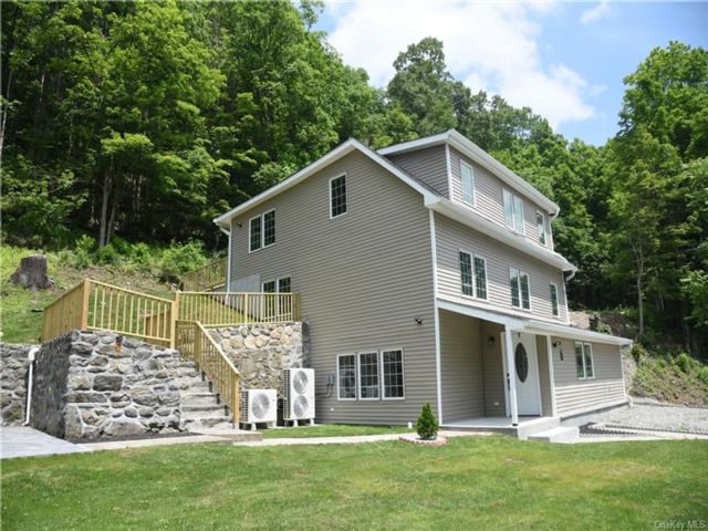  4 BR,  4.00 BTH &nbsp;House style home in Putnam Valley